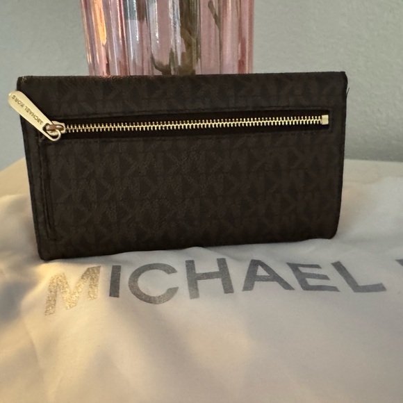 Authentic MK Wallet - Picture 4 of 5